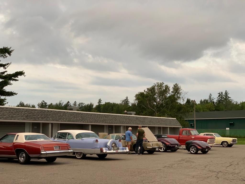 Ambassador Motel Су-Сент-Мари Экстерьер фото